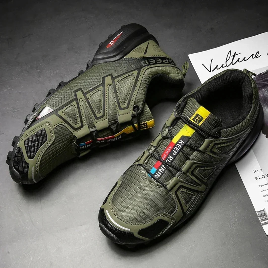 Model SpeedCross IV w zielonej wersji kolorystycznej na leśnej ścieżce