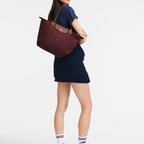 Torba Longchanp Le Pliage noszona przez kobietę – elegancki wygląd