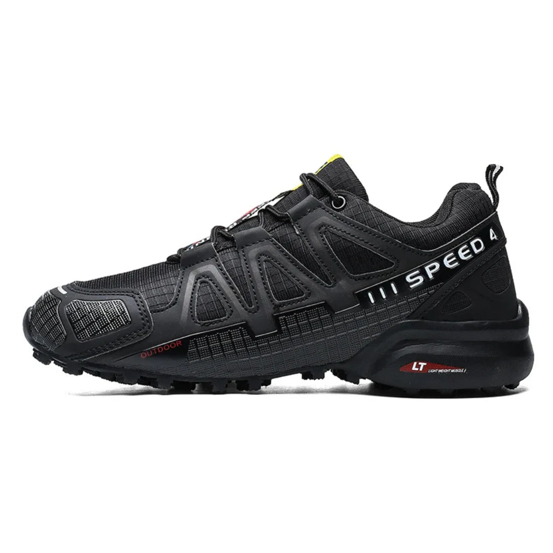 Model SpeedCross IV z oddychającym materiałem technicznym i ochronnymi wzmocnieniami strukturalnymi