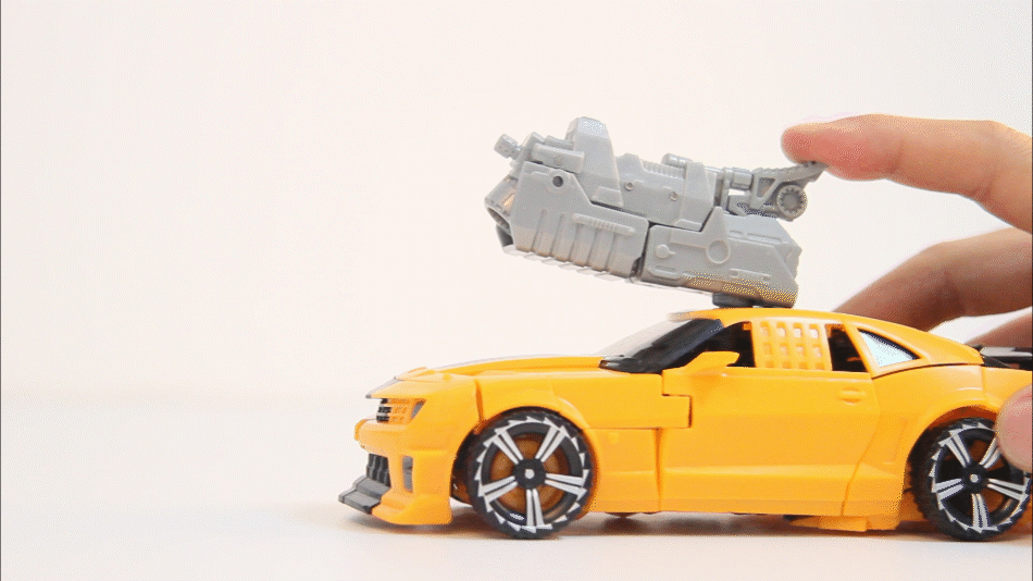 Robot Optimus Prime z funkcją transformacji dla dzieci
