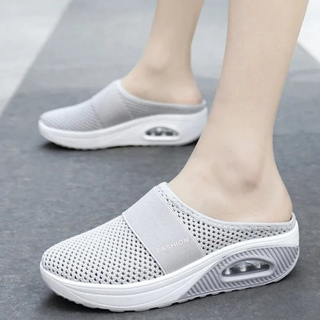 Porównanie standardowego obuwia z AeroStep™ wyposażonym w anatomiczne wsparcie