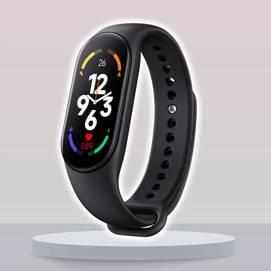 Czerwony smartwatch dla dzieci z wyświetlonym ekranem głównym aplikacji