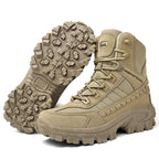 Buty wojskowe w kolorze żółtym – para na białym tle