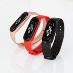 Żółty smartwatch dla dzieci z ekranem aktywności i statystykami
