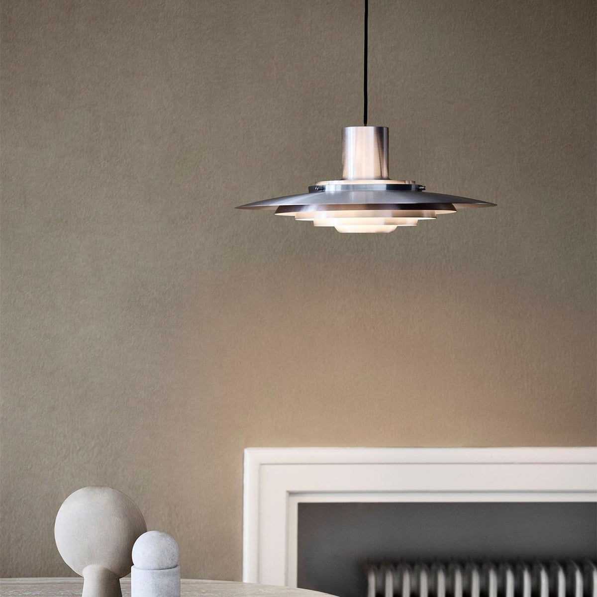 Aluminiowa lampa wisząca LED NovaLume do jadalni i kuchni