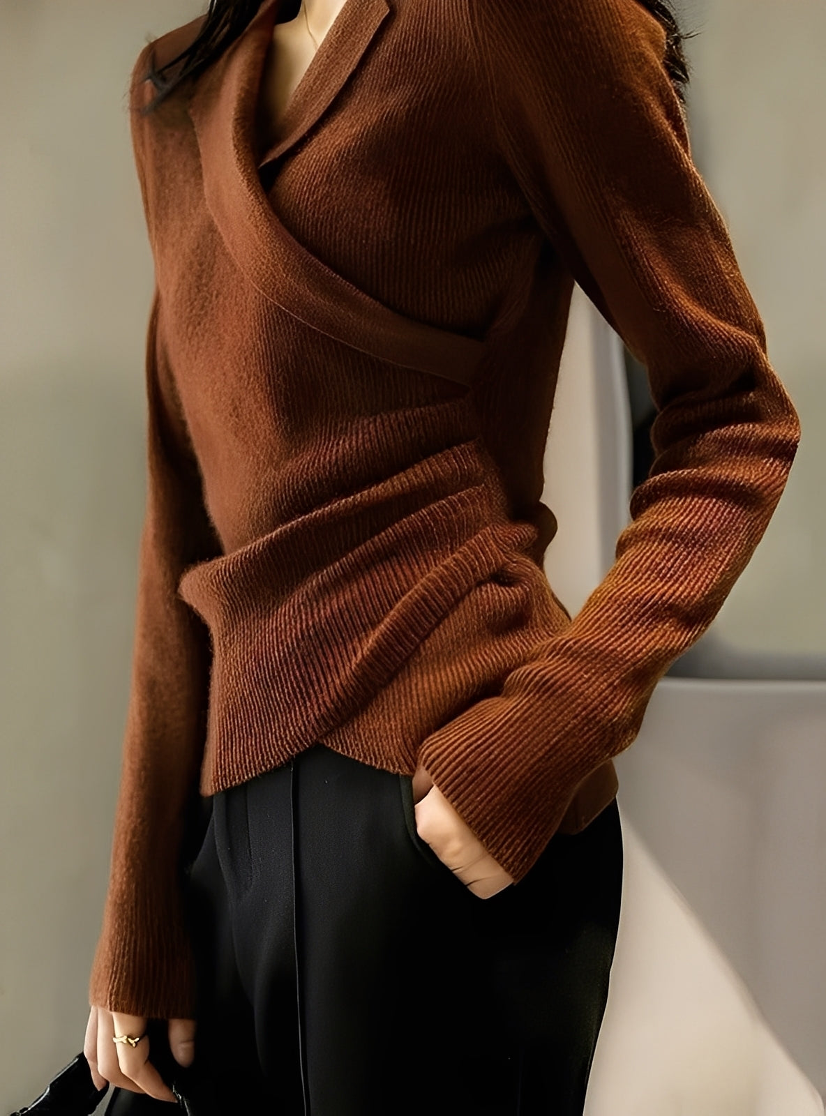 Damski Klasyczny Sweter – Ciepło i Styl na Chłodne Dni