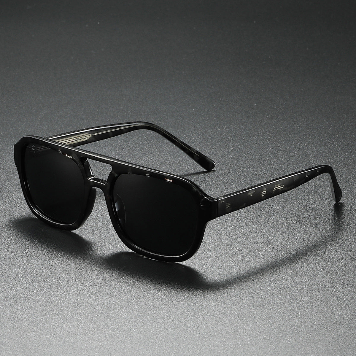 Damskie modne okulary przeciwsłoneczne w eleganckim, kanciastym designie