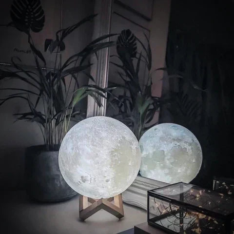 Dekoracyjna Lampa Księżyc 3D z Drewnianą Podstawką i Intuicyjnym Sterowaniem