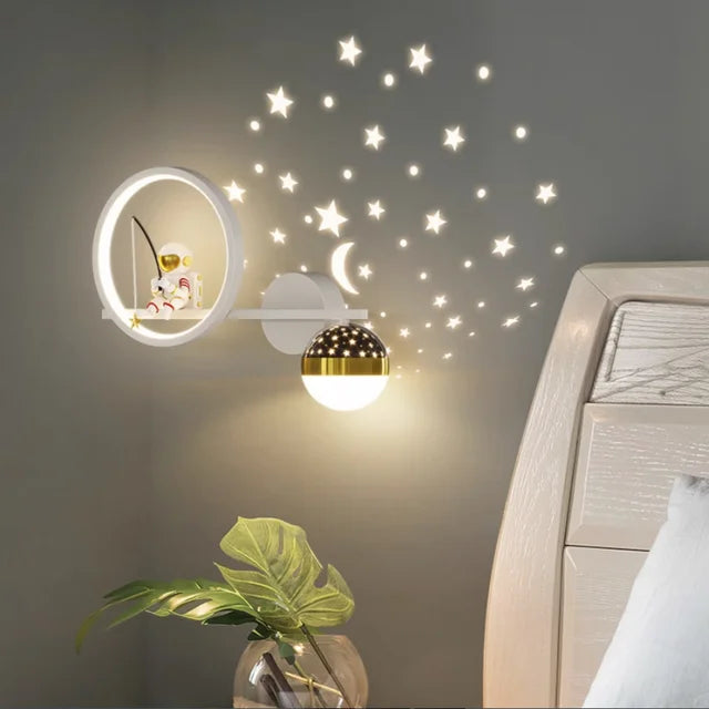 Designerska Lampa Ścienna Dziecięca – Rozświetl Pokój Malucha