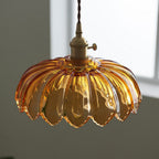 Elegancka Lampa Wisząca Szklana – Modernistyczny Blask