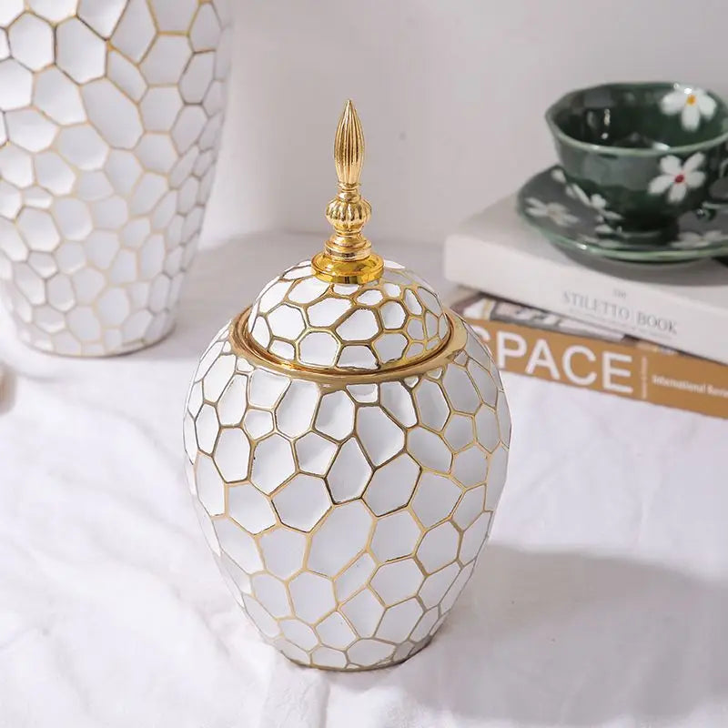 Elegancki Wazon Ceramiczny ze Złotym Akcentem do Wnętrz