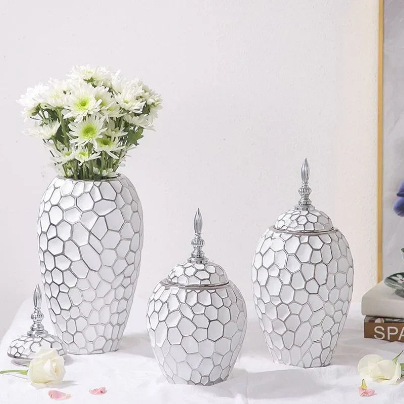 Elegancki Wazon Ceramiczny ze Złotym Akcentem do Wnętrz