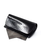 Eleganckie etui na okulary z lakierowanej skóry