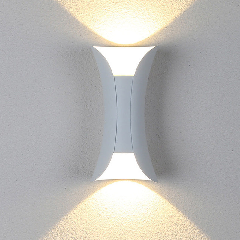 Funkcjonalna odporna na warunki atmosferyczne zakrzywiona zewnętrzna lampa ścienna LED