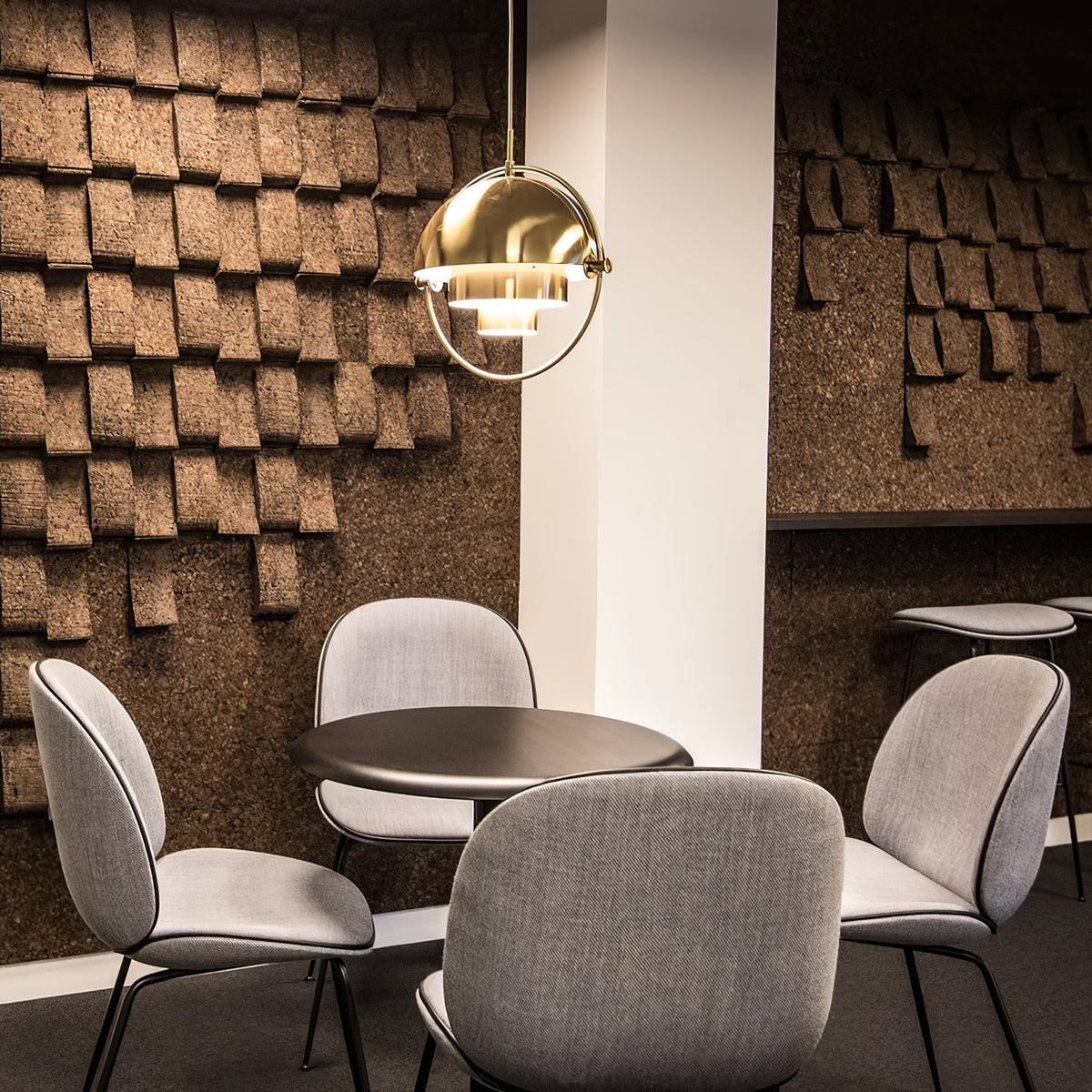 Geometryczna lampa wisząca z regulowaną kulą w stylu Bauhaus do nowoczesnej kuchni
