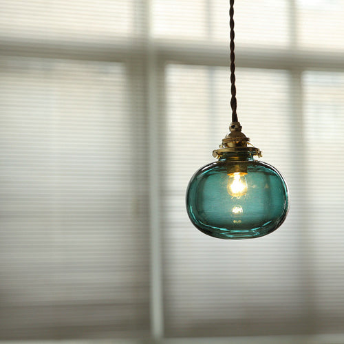 Klasyczna złota lampa wisząca ze szklanym kloszem E26, miedziana oprawa do salonu i jadalni