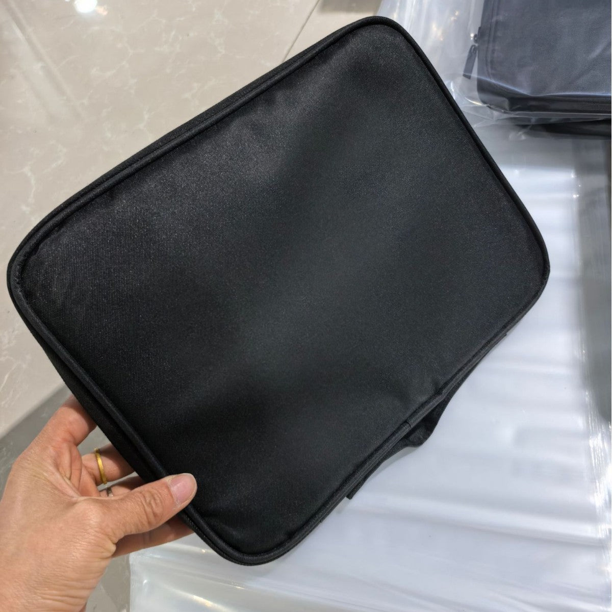 Kompaktowe etui ochronne na laptopa