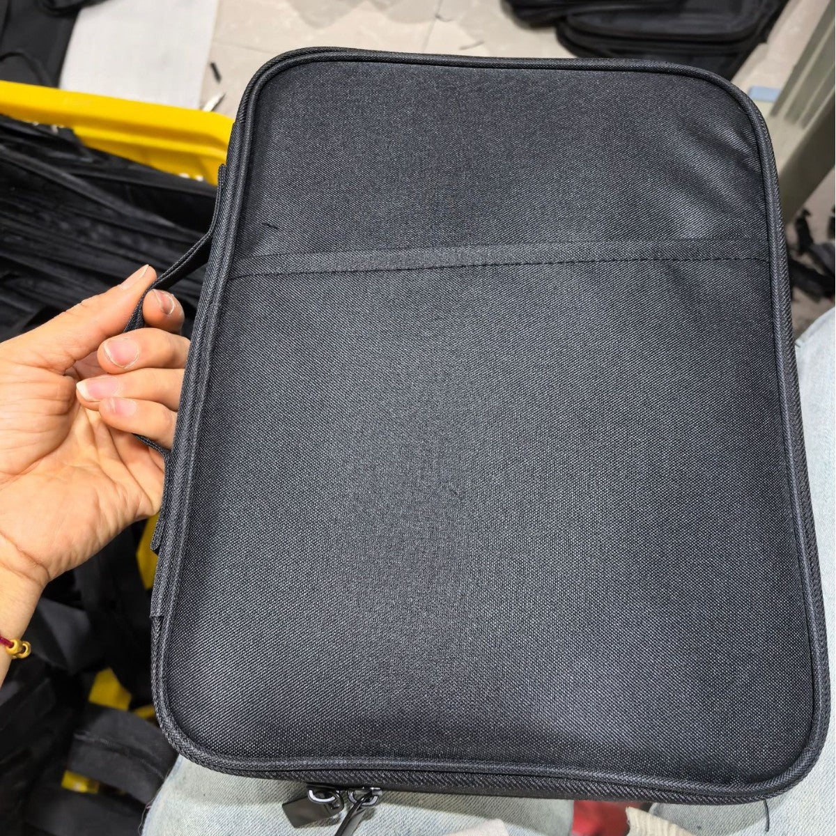 Kompaktowe etui ochronne na laptopa