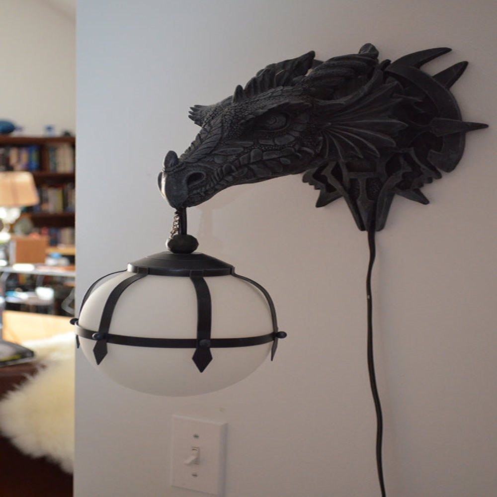 Lampa Ścienna Smok – Średniowieczna Dekoracja Fantasy