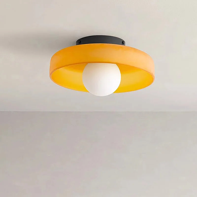 Lampa Ścienna Sufitowa – Eleganckie Oświetlenie do Wnętrz i na Balkon