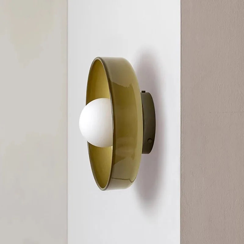 Lampa Ścienna Sufitowa – Eleganckie Oświetlenie do Wnętrz i na Balkon