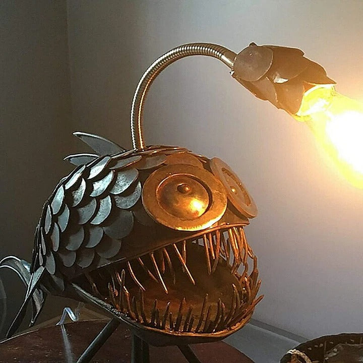 Lampa stołowa Anglerfish, wzór inspirowany głębinami morskimi, żarówka E27 w zestawie