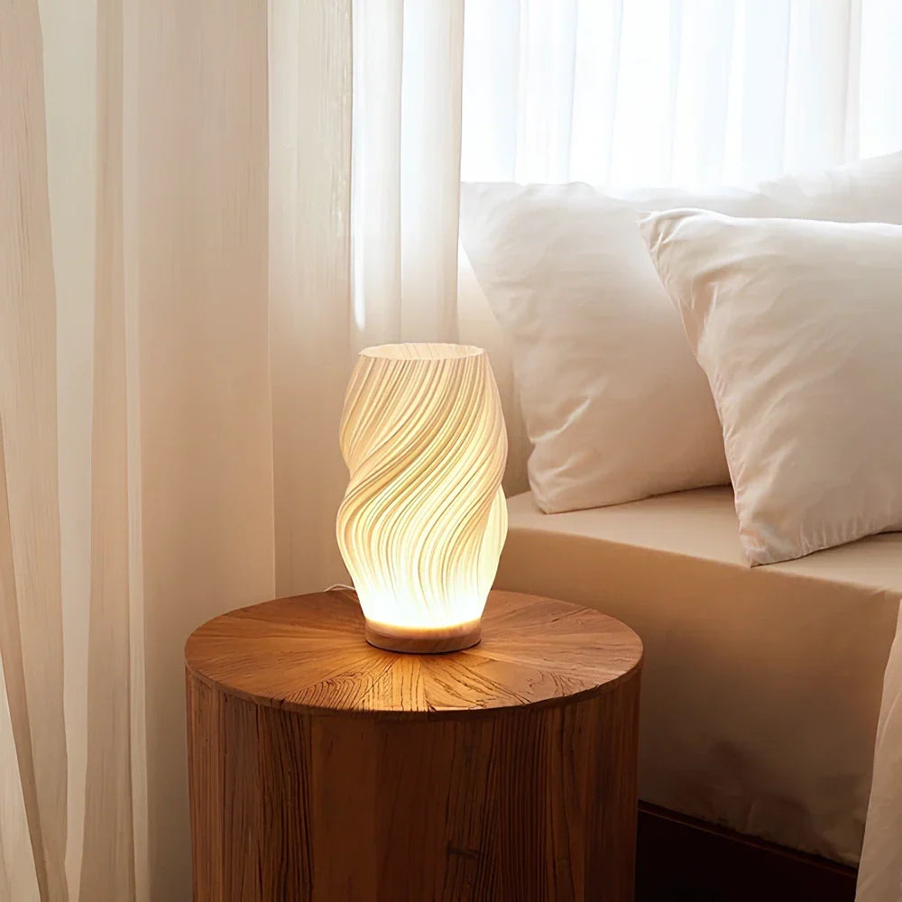 Lampa stołowa o rzeźbionym wzorze fal z zasilaniem USB