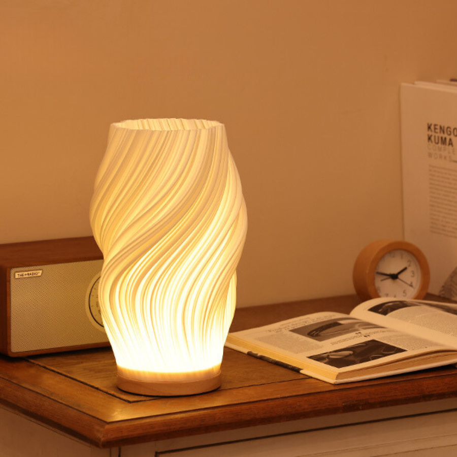 Lampa stołowa o rzeźbionym wzorze fal z zasilaniem USB