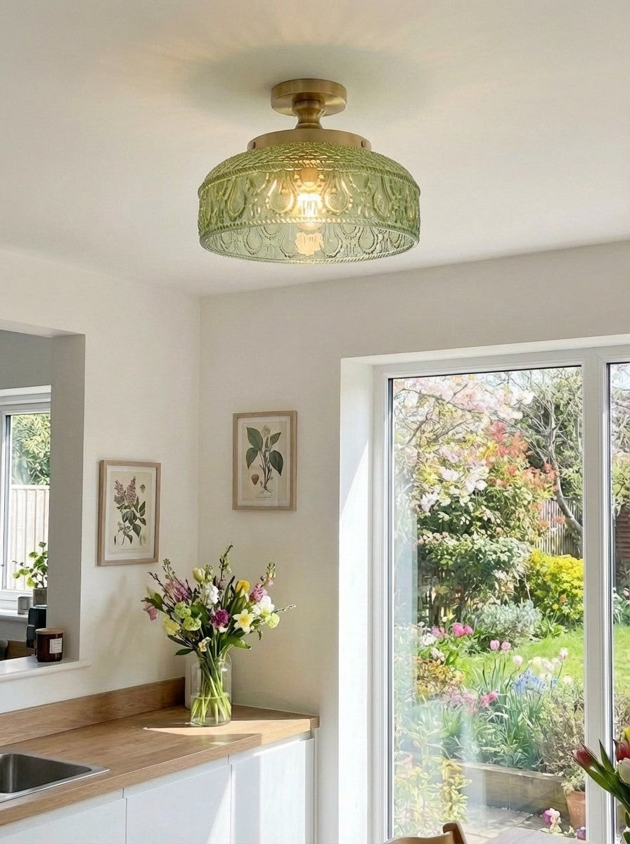 Lampa sufitowa z żebrowanego szkła z metalową oprawą – minimalistyczne oświetlenie do sypialni i korytarza