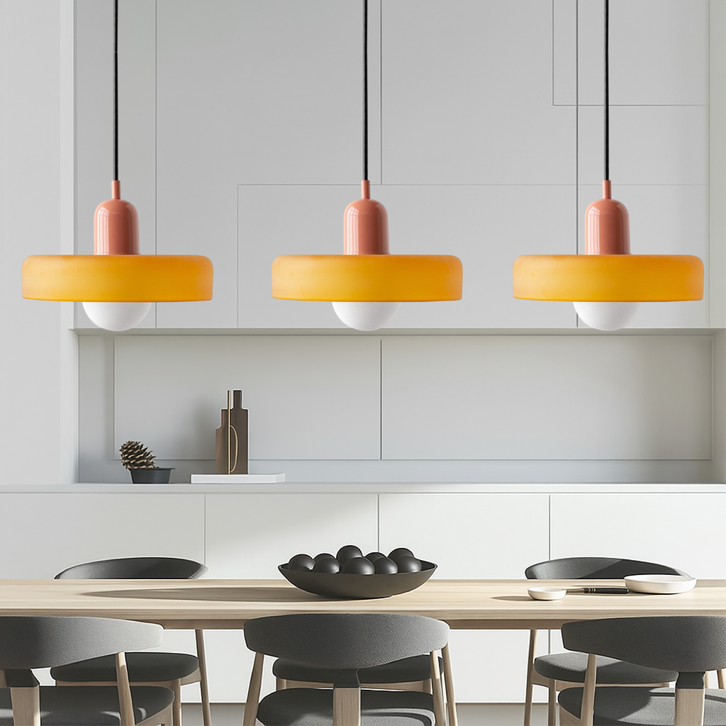 Lampa wisząca Bauhaus z 3 kloszami — kolorowe szkło, żarówki G9, ciepła biel