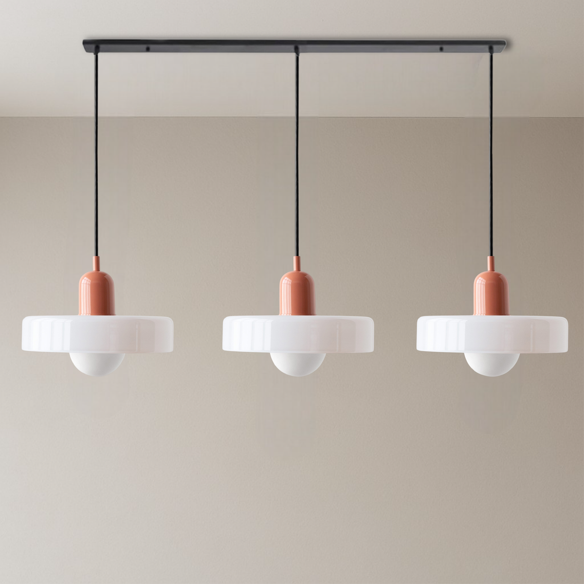 Lampa wisząca Bauhaus z 3 kloszami — kolorowe szkło, żarówki G9, ciepła biel