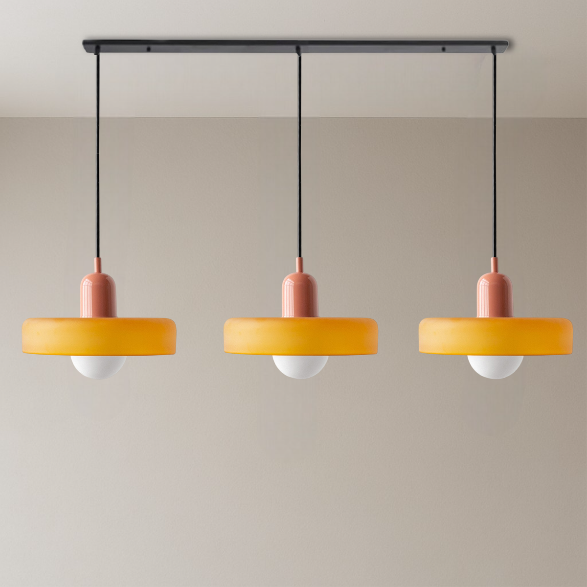 Lampa wisząca Bauhaus z 3 kloszami — kolorowe szkło, żarówki G9, ciepła biel