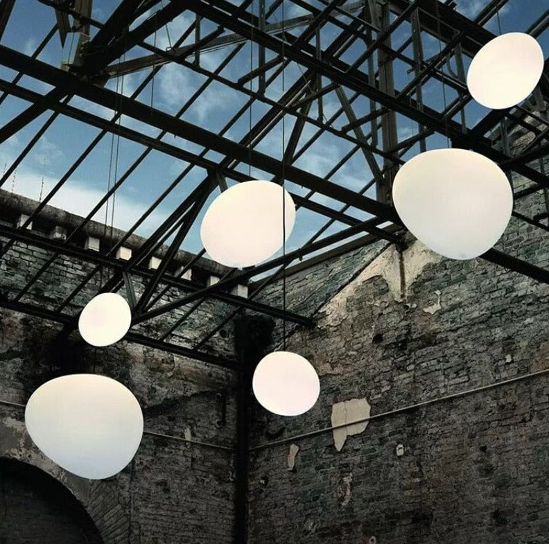 Lampa wisząca LumaVerde w organicznym kształcie, wykończenie jak dmuchane szkło, 4 rozmiary