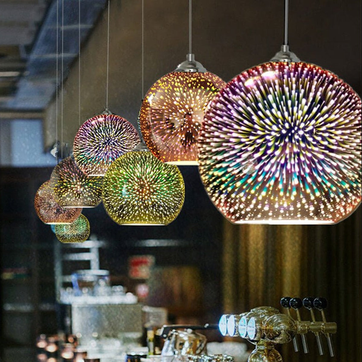 Lampa wisząca ze szklanym kloszem - przestrzenny efekt fajerwerków