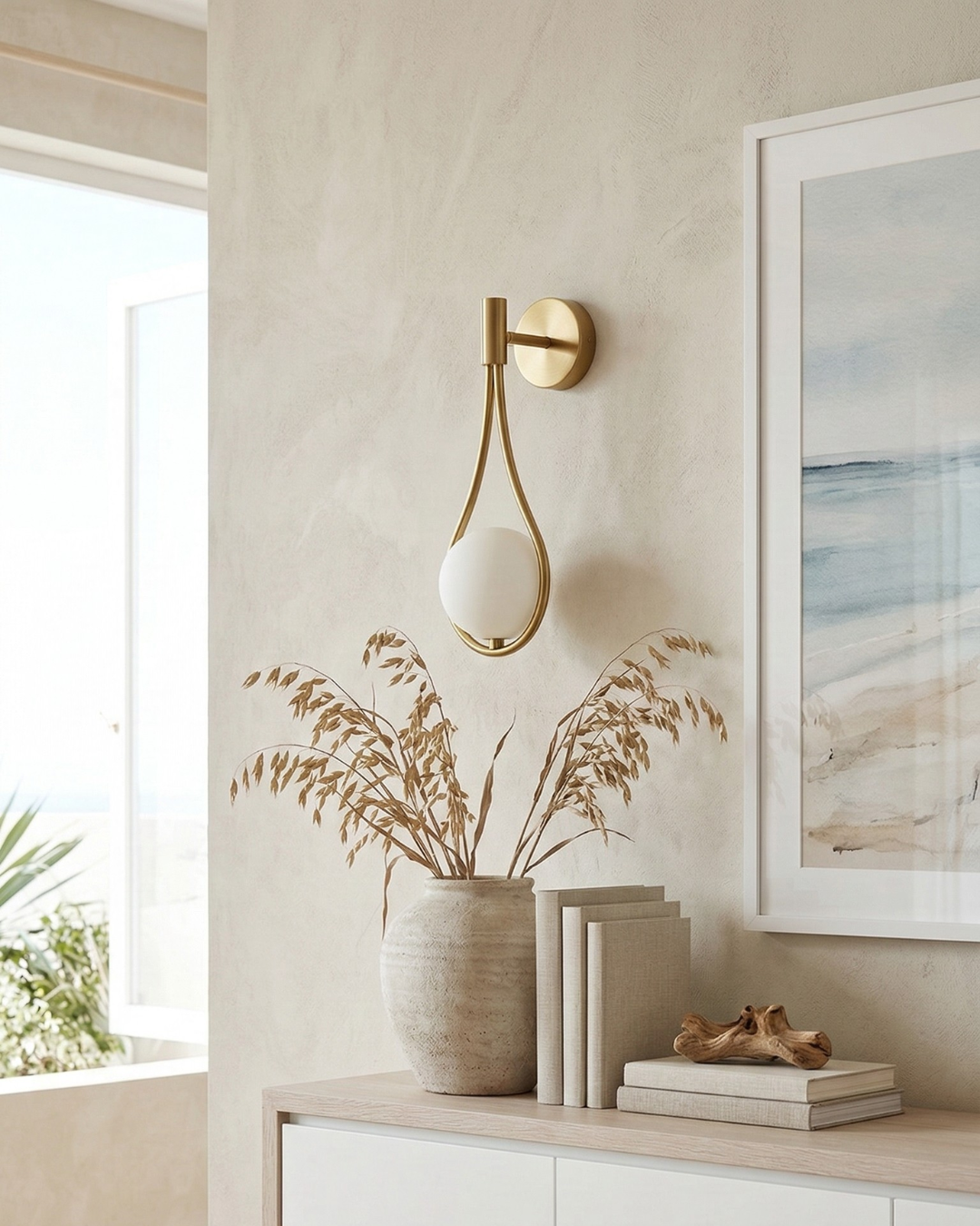 Nordycka lampa ścienna ze szklaną kulą — minimalistyczne oświetlenie do skandynawskich wnętrz