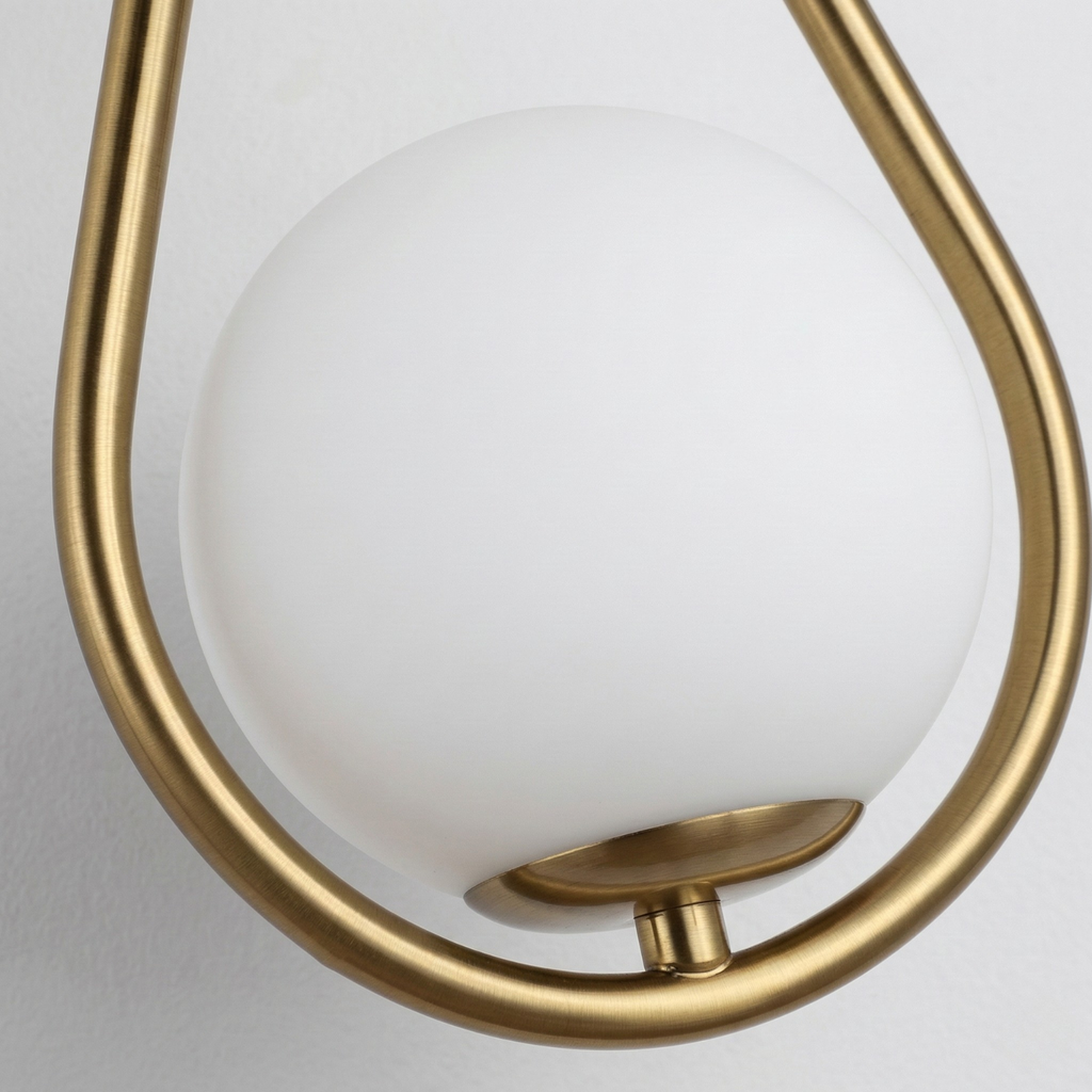 Nordycka lampa ścienna ze szklaną kulą — minimalistyczne oświetlenie do skandynawskich wnętrz