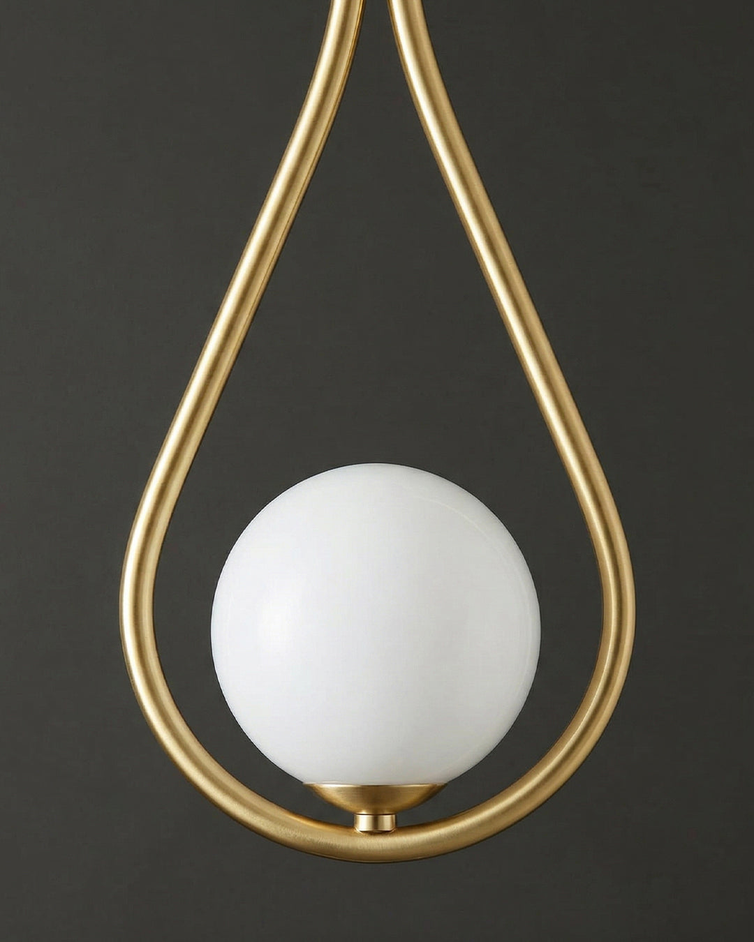 Nordycka lampa wisząca Drop w kształcie kropli ze szkła – minimalistyczne oświetlenie do jadalni i wyspy kuchennej