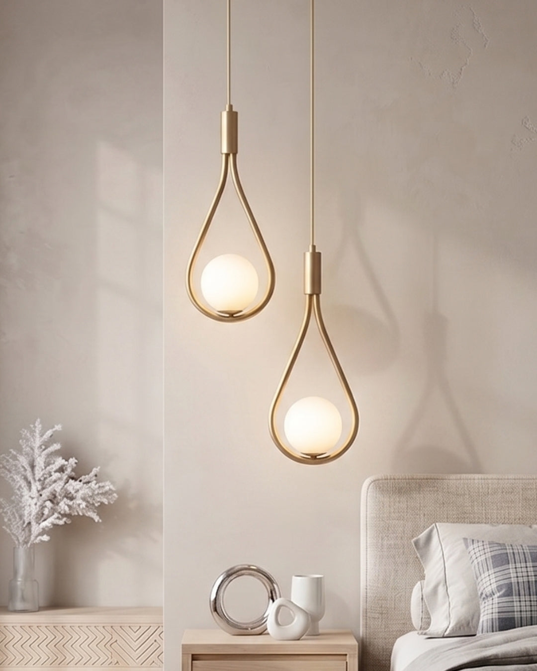 Nordycka lampa wisząca Drop w kształcie kropli ze szkła – minimalistyczne oświetlenie do jadalni i wyspy kuchennej