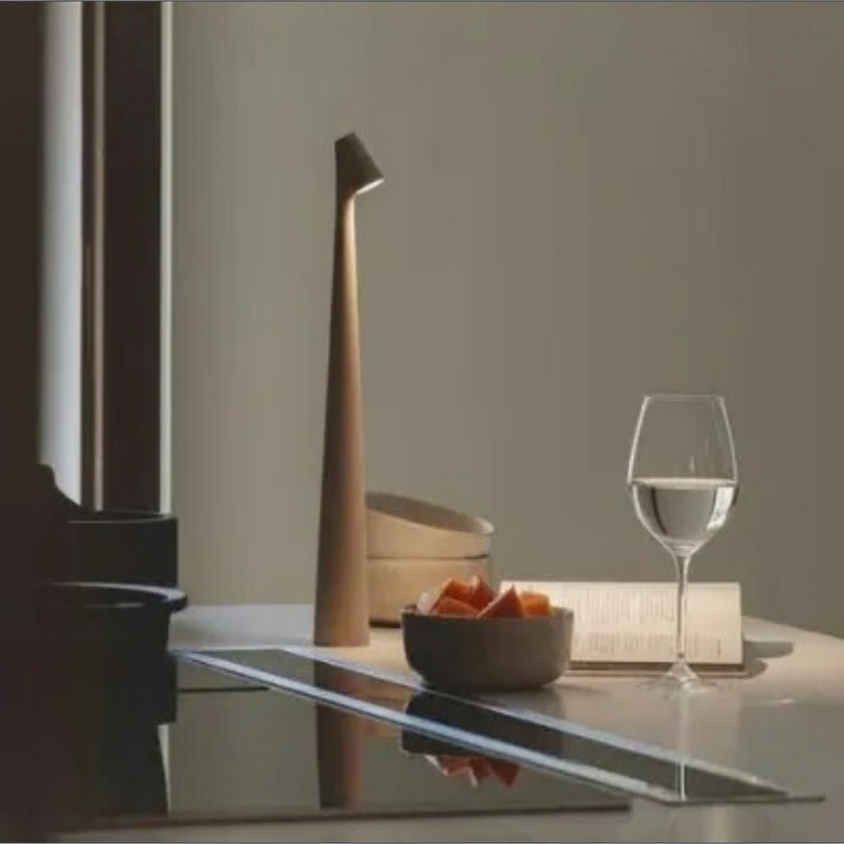 Nordycka minimalistyczna lampa nastrojowa | Bezprzewodowa | LED | Lampa do czytania | Lampa do jadalni