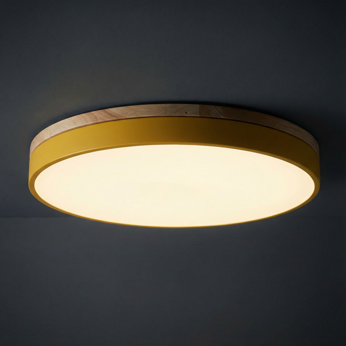 Okrągła lampa sufitowa natynkowa z drewnianą ramką