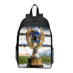 Plecak z wyrazistym motywem sportowym
