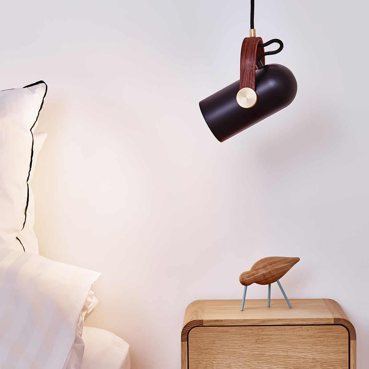 Przemysłowa lampa wisząca w stylu „cannon” do wnętrz typu loft