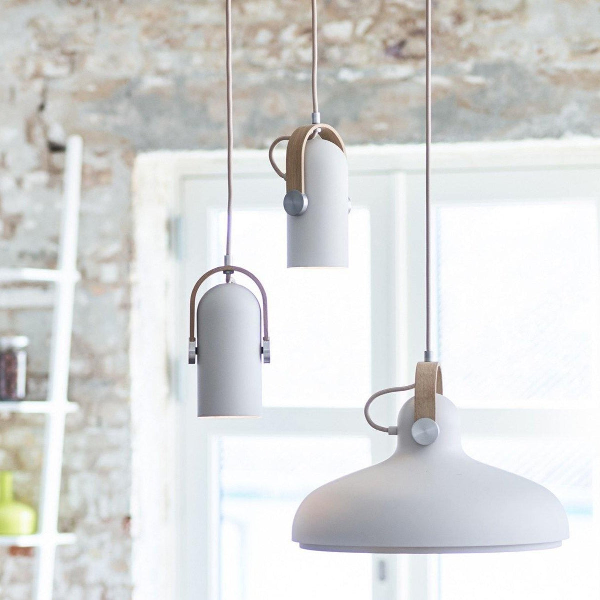 Przemysłowa lampa wisząca w stylu „cannon” do wnętrz typu loft