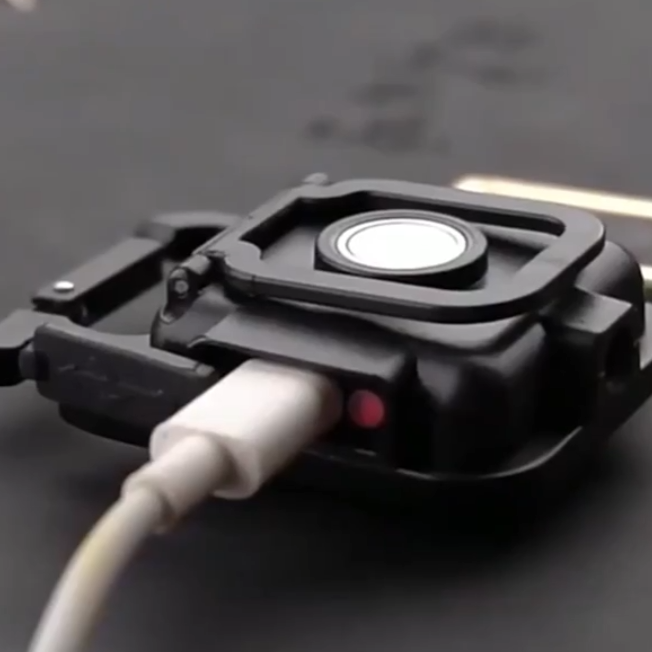 Przenośna Latarka LED z Powerbankiem i Magnesem