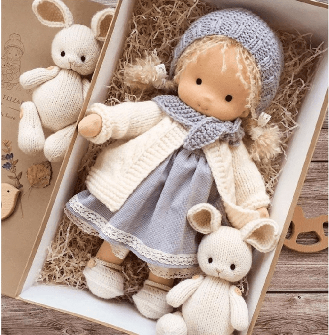 Ręcznie robiona lalka waldorfska „Poppi” | 35 cm | bawełna organiczna i tkaniny hipoalergiczne | zabawka edukacyjna | st