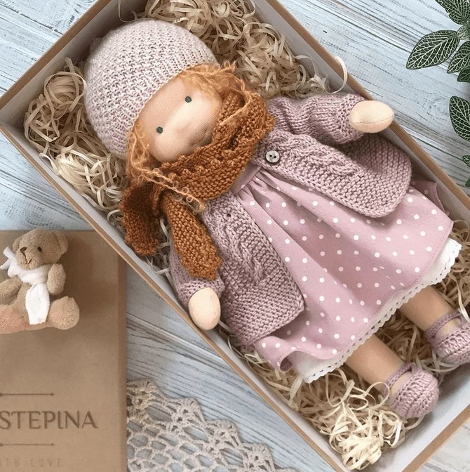 Ręcznie robiona lalka waldorfska „Poppi” | 35 cm | bawełna organiczna i tkaniny hipoalergiczne | zabawka edukacyjna | st