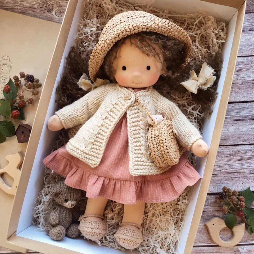 Ręcznie robiona lalka waldorfska „Poppi” | 35 cm | bawełna organiczna i tkaniny hipoalergiczne | zabawka edukacyjna | st