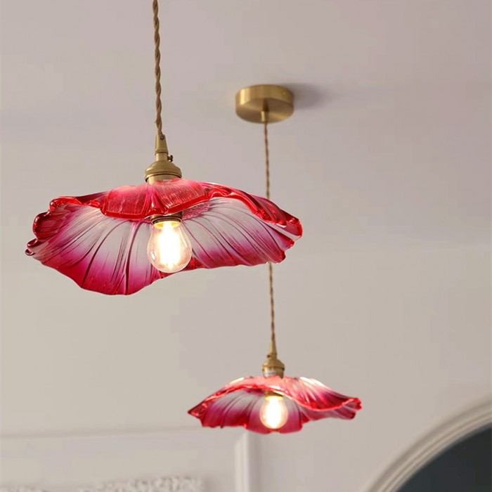 Rzeźbiarska lampa wisząca z kwiatowym wzorem