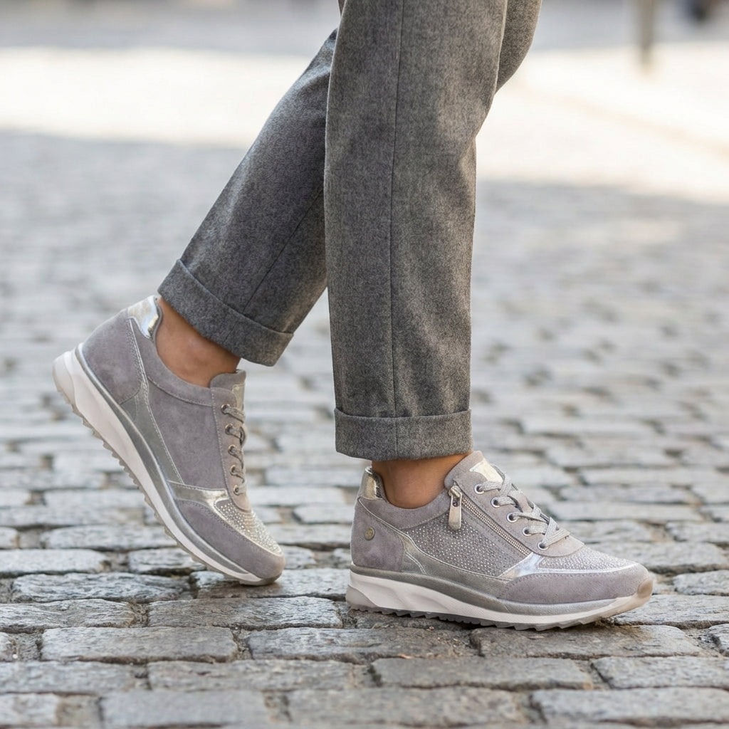 Sneakersy zamszowe z ćwiekami i wsparciem ortopedycznym