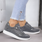 Sneakersy zamszowe z ćwiekami i wsparciem ortopedycznym
